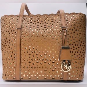 Michael Kors Desi Small Laser-Cut shoulder Bag